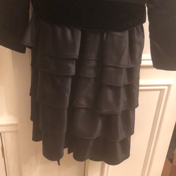 Thread social trench coat. - Picture 6 of 7